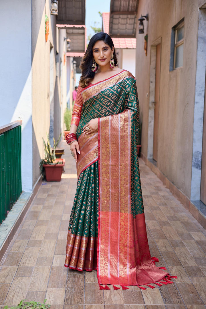 Traditional green banarasi handloom soft silk saree - PAHRAVA