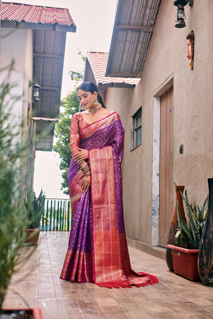 True Purple Banarasi Handloom Soft Silk Pattu Saree - PAHRAVA