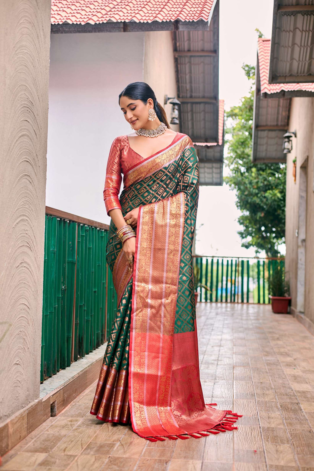 Antique Green Banarasi Handloom Soft Silk Pattu Saree - PAHRAVA