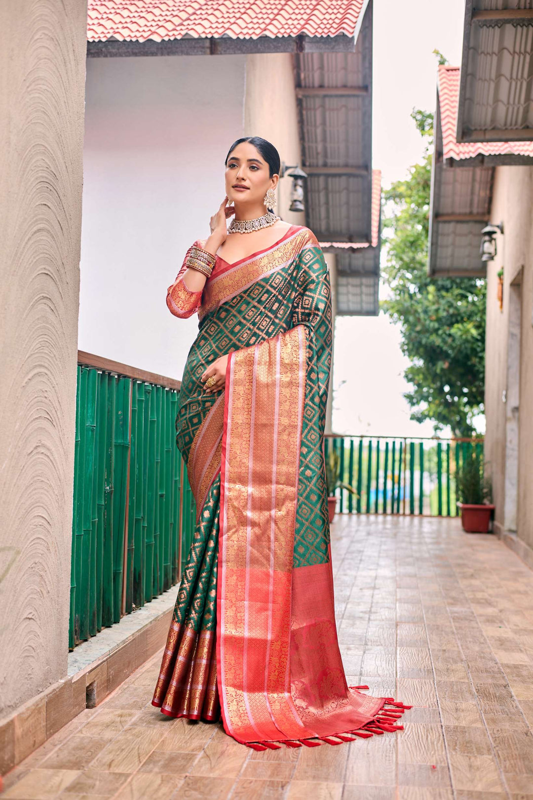 Antique Green Banarasi Handloom Soft Silk Pattu Saree - PAHRAVA