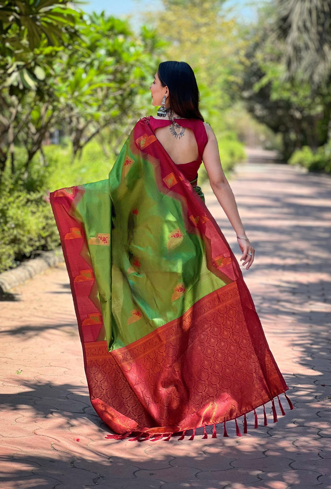 Leaf Green pure Kanjivaram pattu full zari silk saree with a super rich grand Meena pallu - PAHRAVA