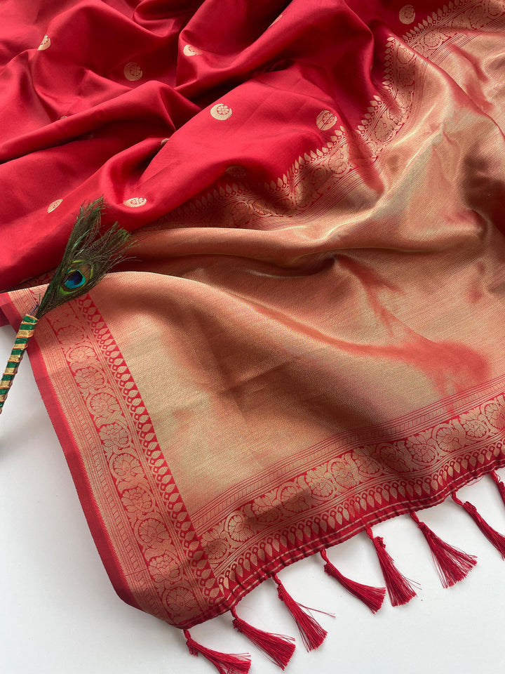 Traditional Red Premium banarasi silk saree with 18th century Chaand Buta design - PAHRAVA