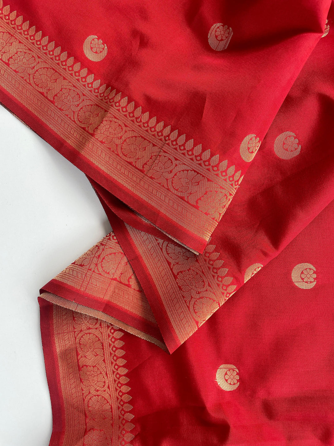 Traditional Red Premium banarasi silk saree with 18th century Chaand Buta design - PAHRAVA