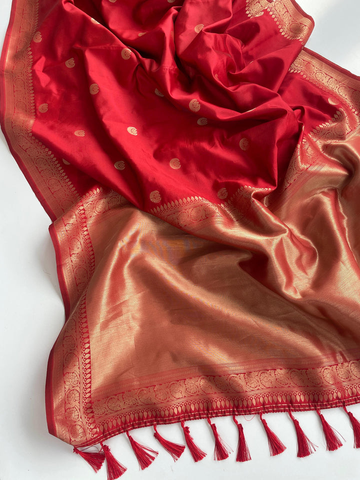 Traditional Red Premium banarasi silk saree with 18th century Chaand Buta design - PAHRAVA