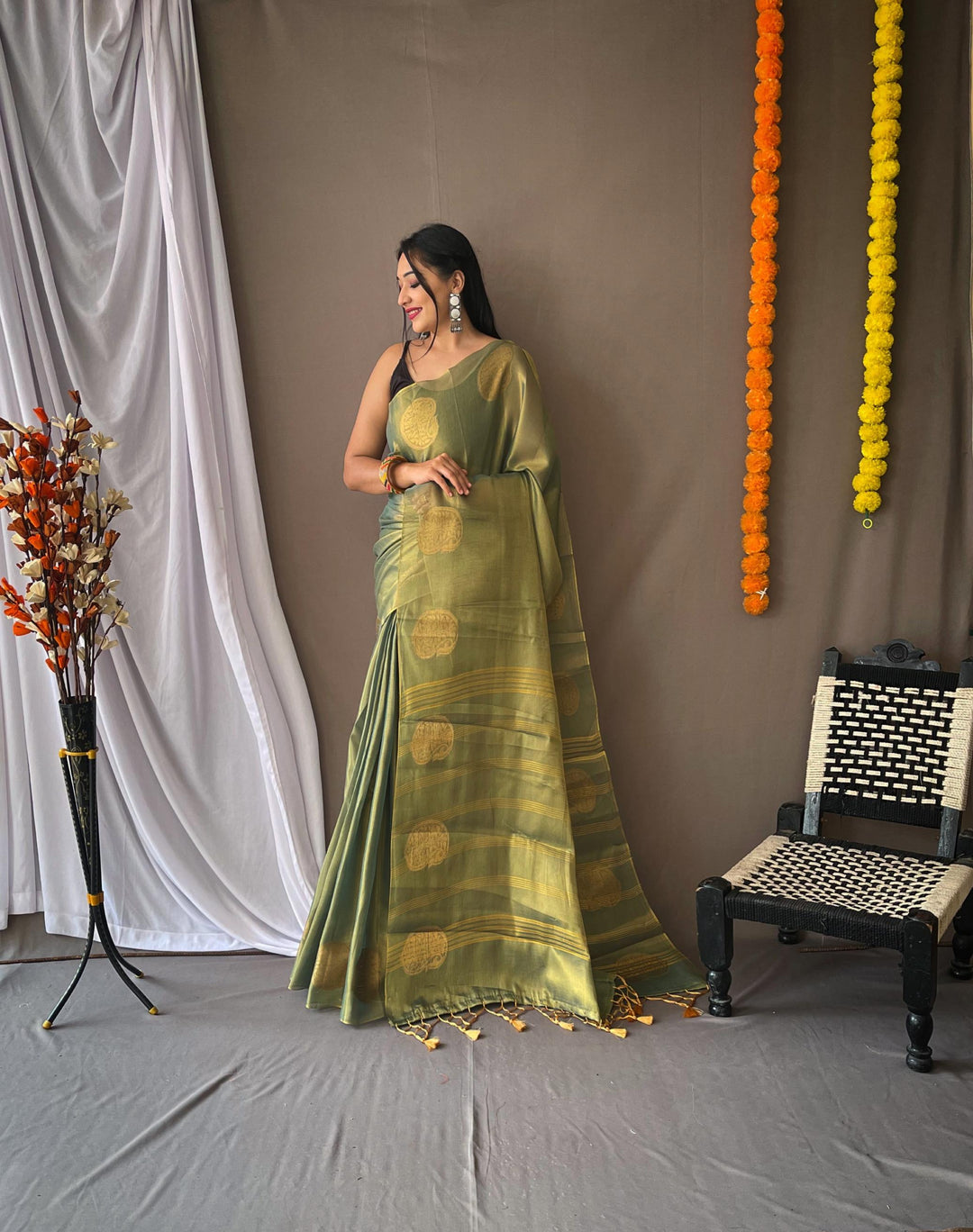 Silver grey Tissue Silk Saree - PAHRAVA