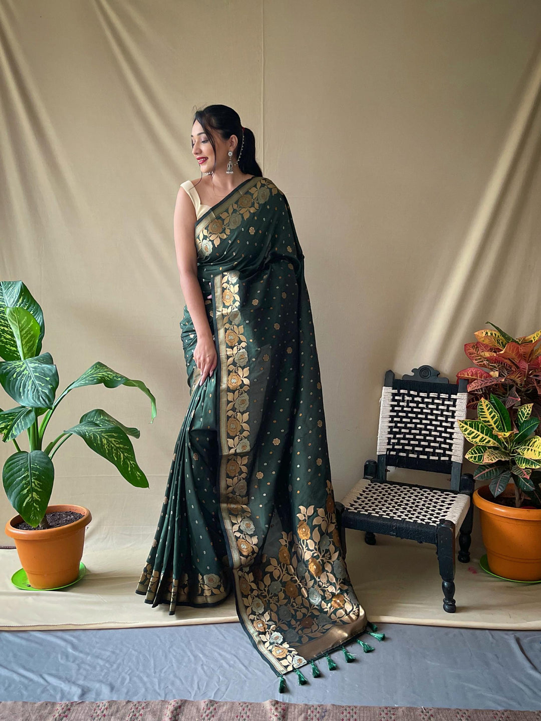 Leafy green soft silk saree with zari weaving - PAHRAVA