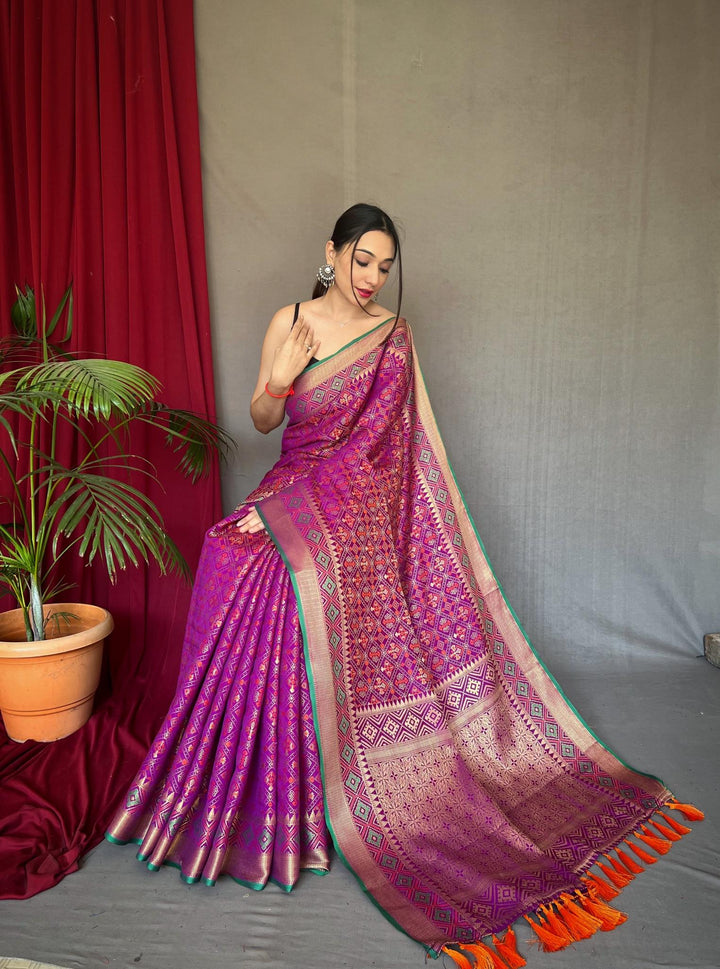 Dark Lavender Patola Weaving Silk Saree - PAHRAVA