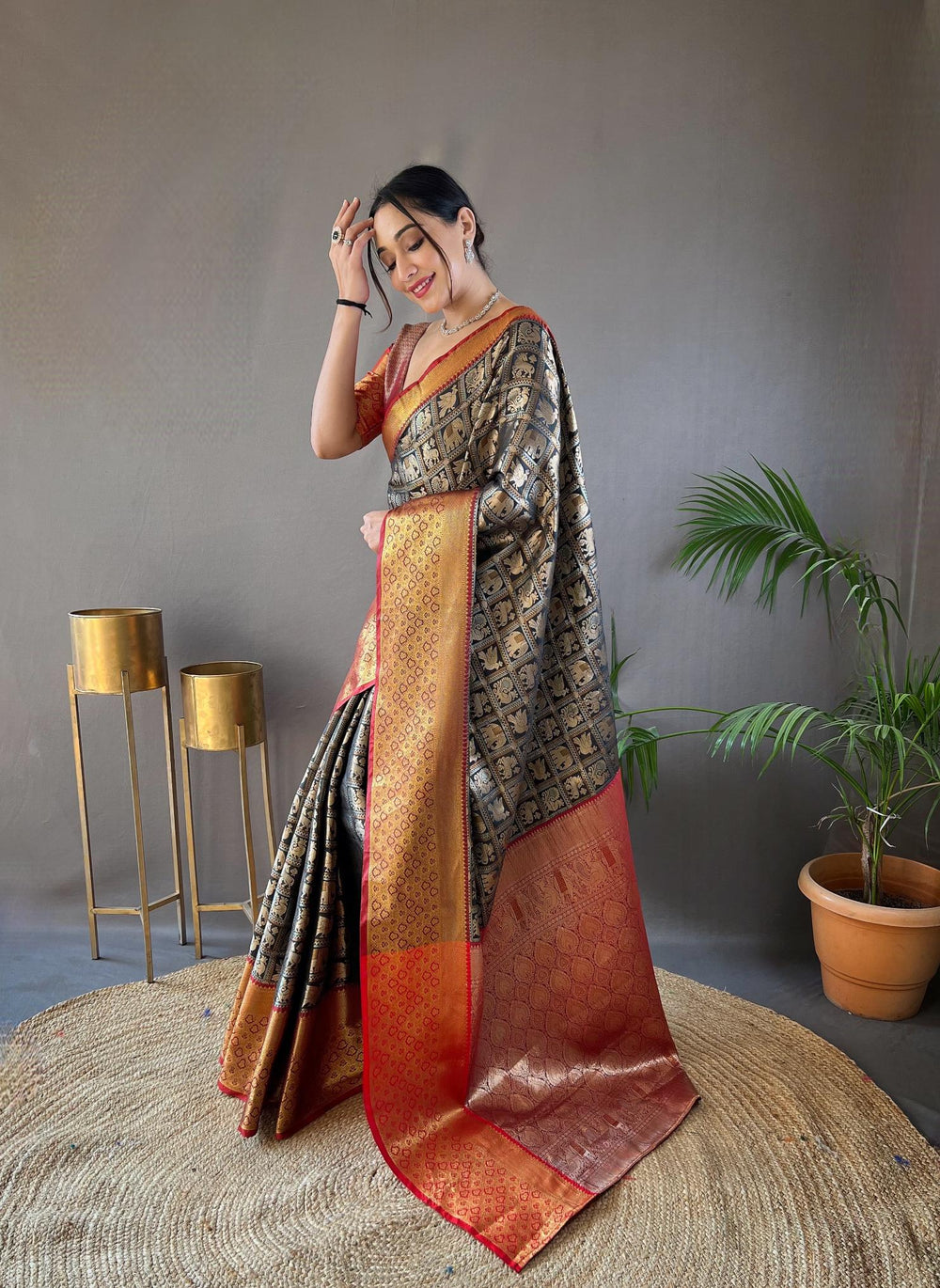 Black With Brown Border Pattu Silk Saree - PAHRAVA