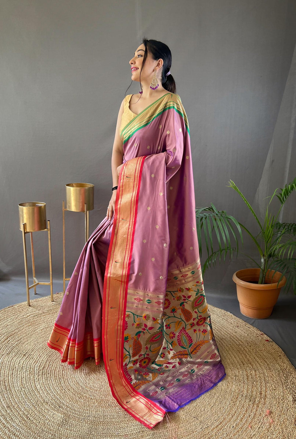 Lavender Ganga Jamuna Border Paithani Weave Saree - PAHRAVA