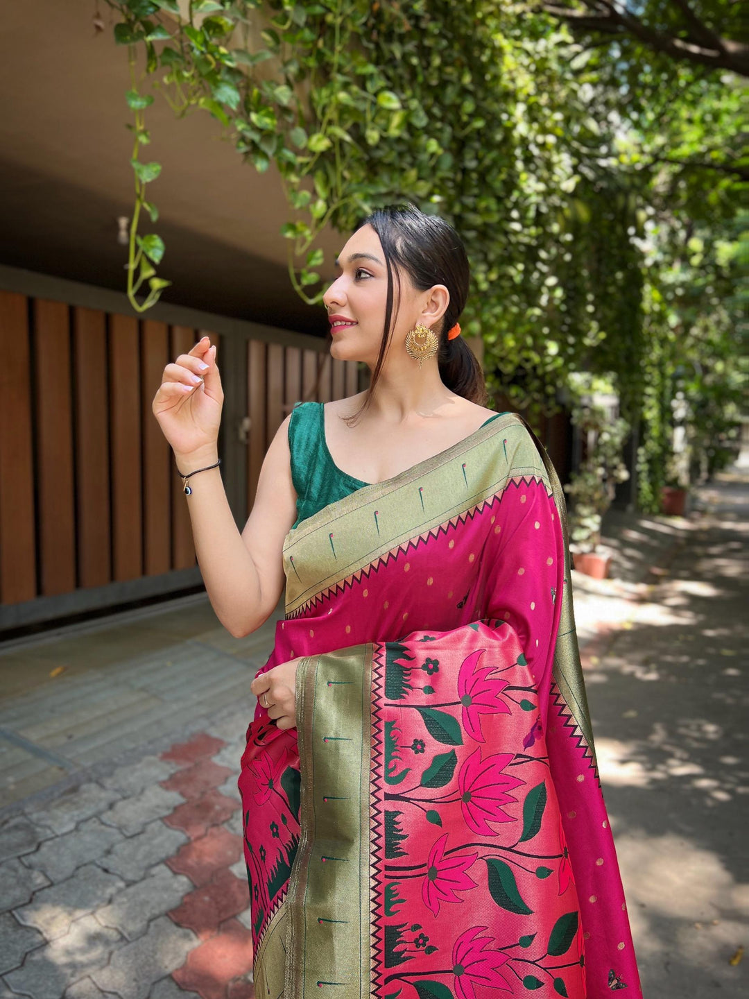 Queen Pink Pure Banarasi Paithani Silk Saree - PAHRAVA