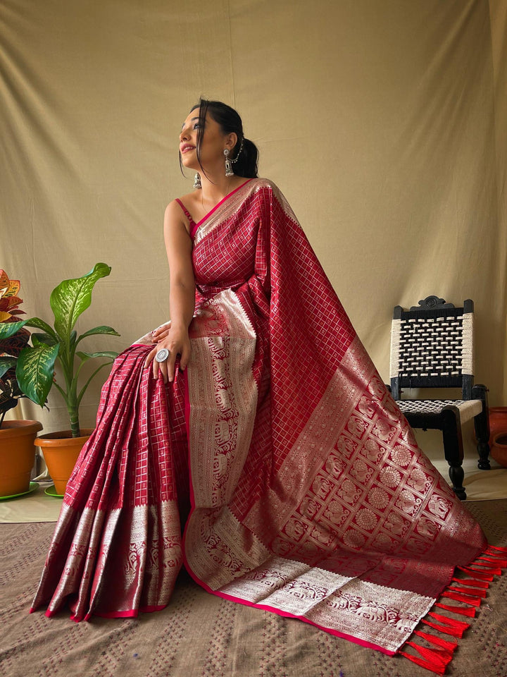 Brick Red Khicha Checks Silk Saree - PAHRAVA