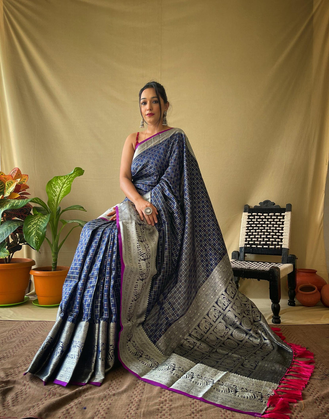 Bright Blue Khicha Checks Silk Saree - PAHRAVA