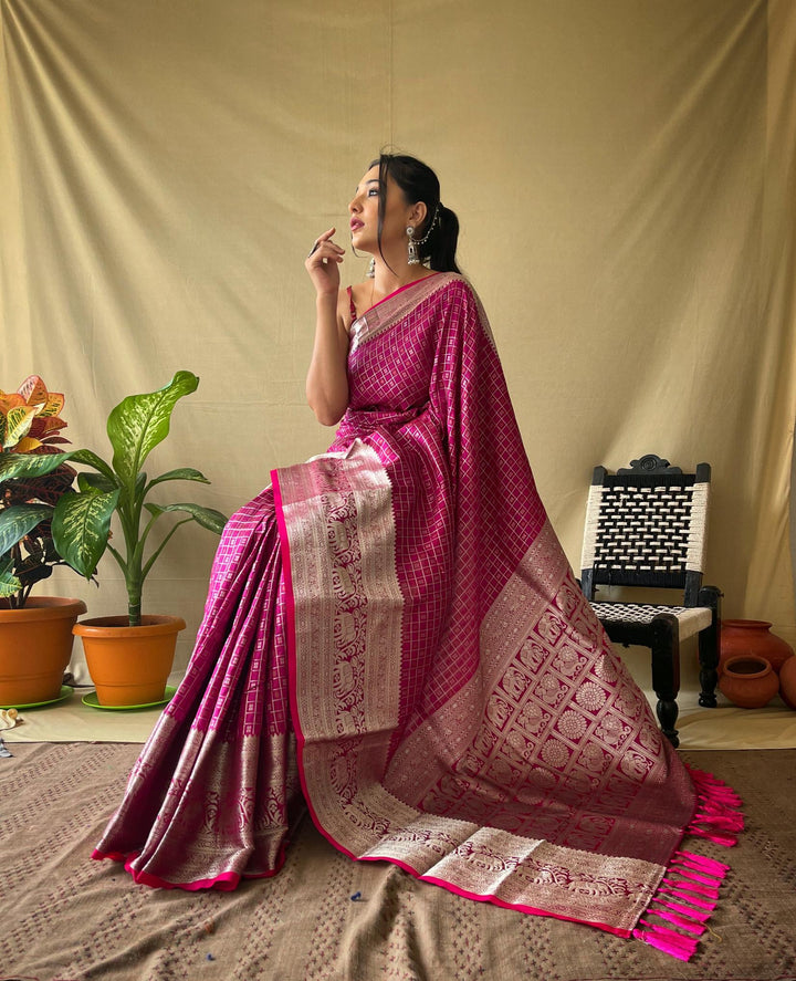 Prism Pink Khicha Checks Silk Saree - PAHRAVA