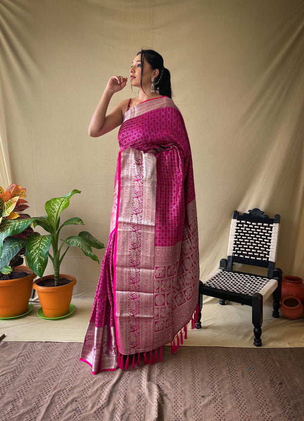 Prism Pink Khicha Checks Silk Saree - PAHRAVA