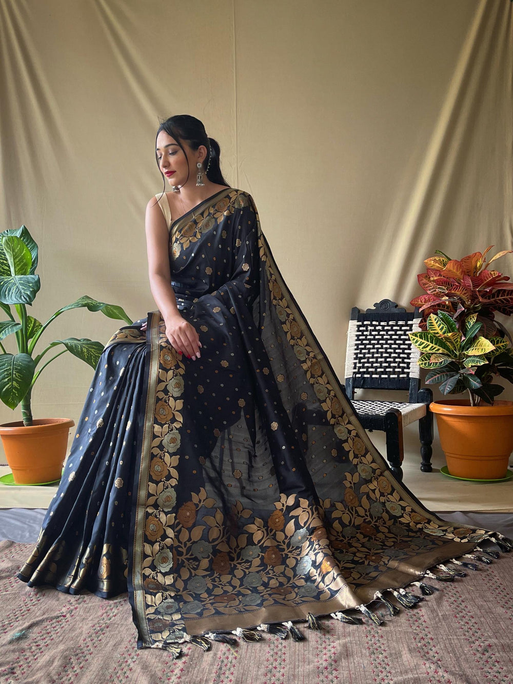 Deep grey soft silk saree with zari weaving - PAHRAVA