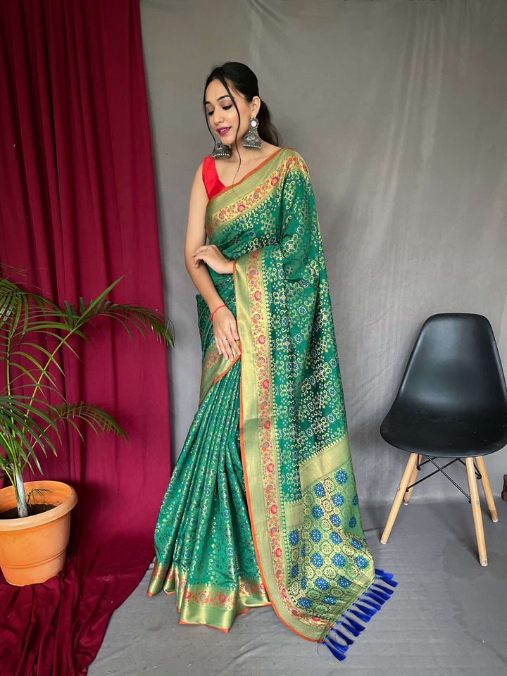 Traditional green fusion silk saree - PAHRAVA