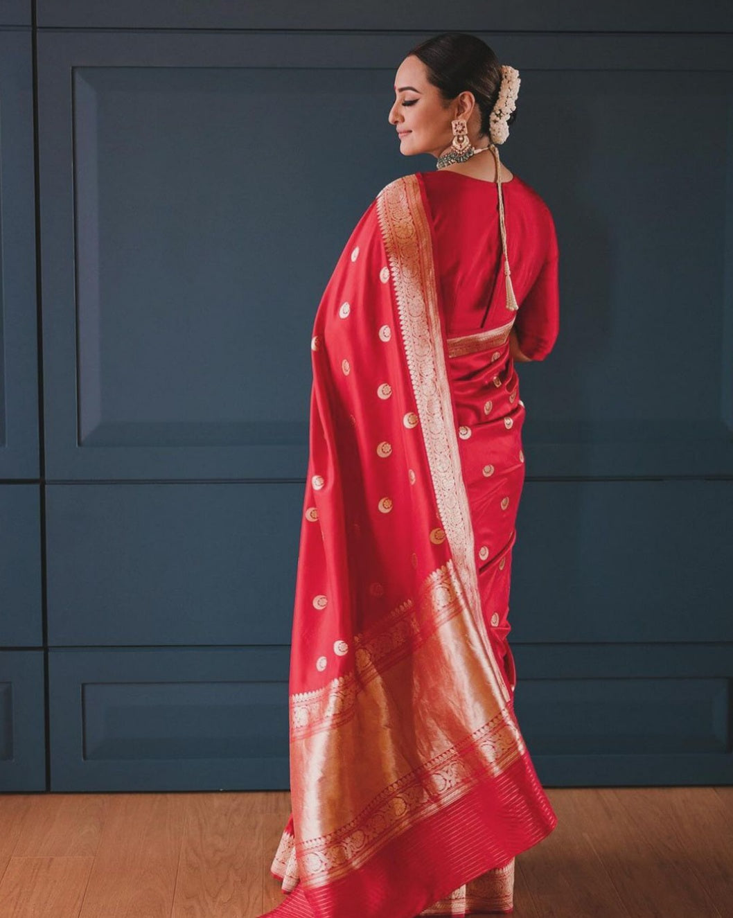 Traditional Red Premium banarasi silk saree with 18th century Chaand Buta design - PAHRAVA