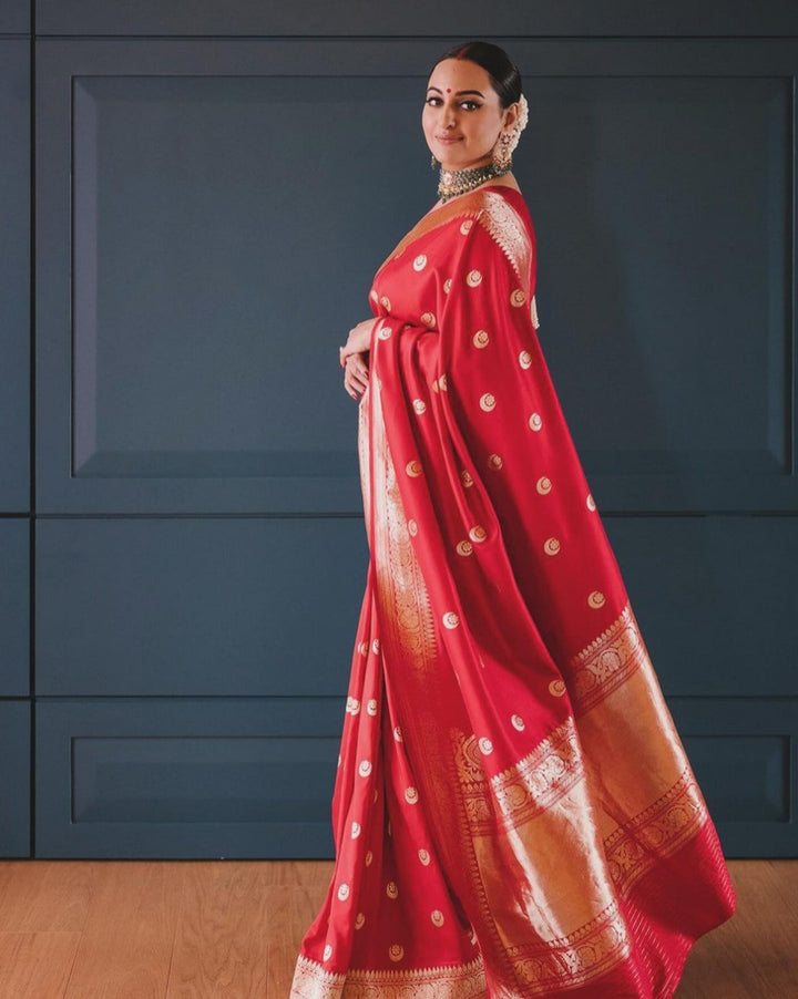 Traditional Red Premium banarasi silk saree with 18th century Chaand Buta design - PAHRAVA