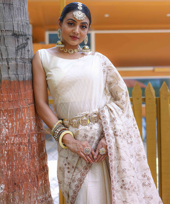 Elegant White soft silk saree - PAHRAVA